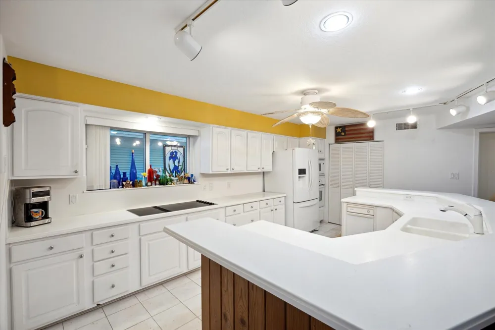 251 Isles End Road Tiki Island, TX 77554