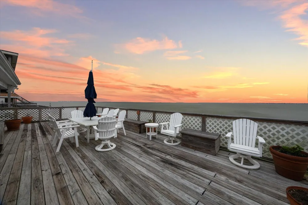 251 Isles End Road Tiki Island, TX 77554