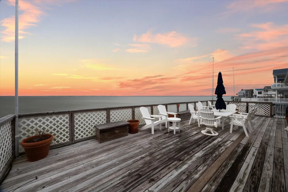 251 Isles End Road Tiki Island, TX 77554