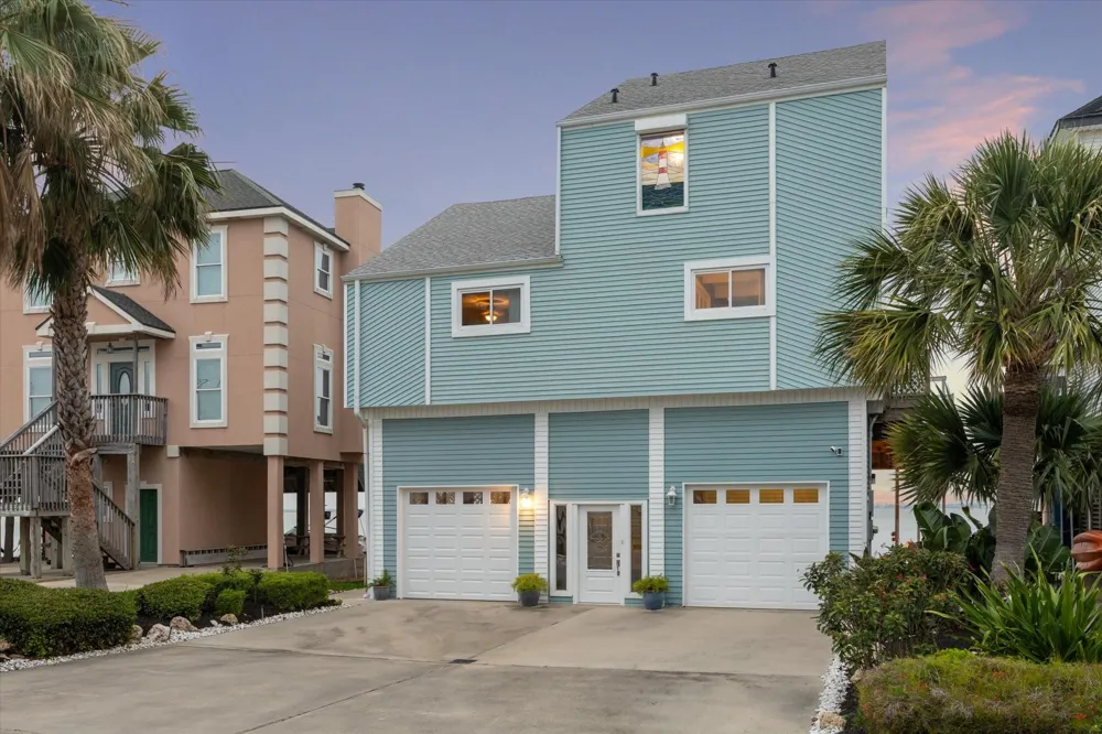 251 Isles End Road Tiki Island, TX 77554