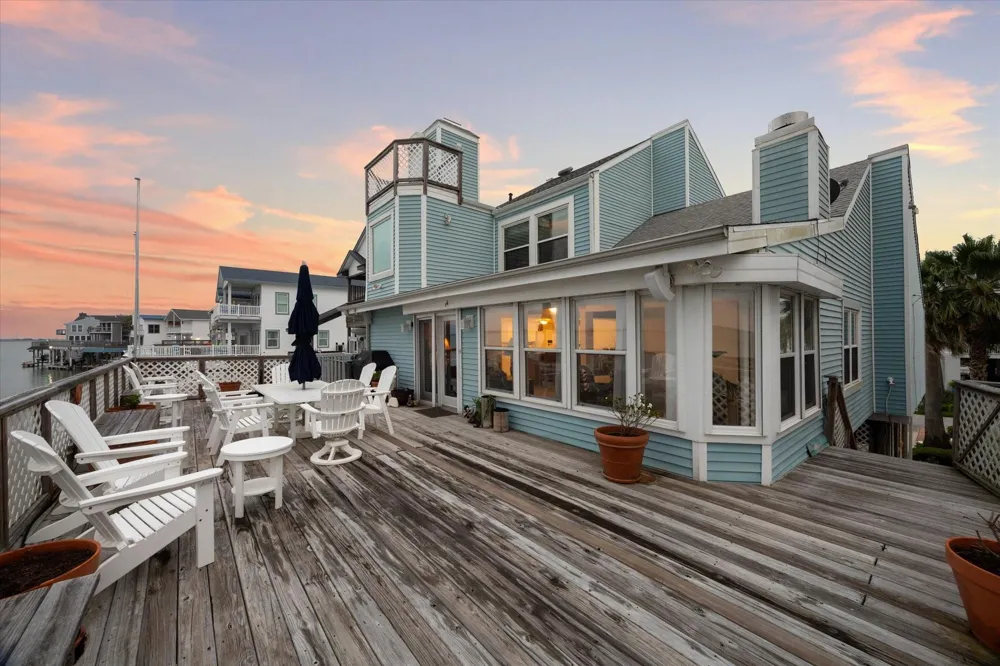 251 Isles End Road Tiki Island, TX 77554
