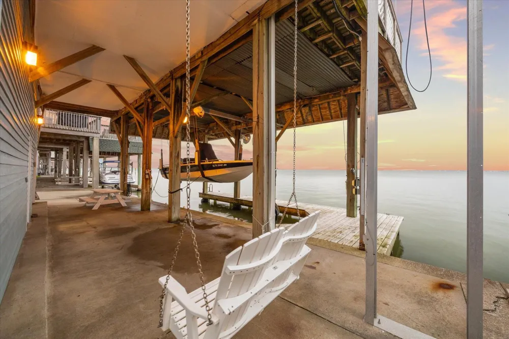 251 Isles End Road Tiki Island, TX 77554