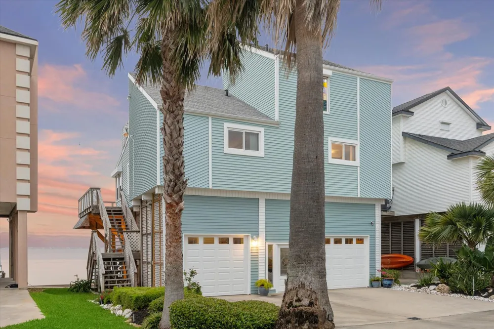 251 Isles End Road Tiki Island, TX 77554