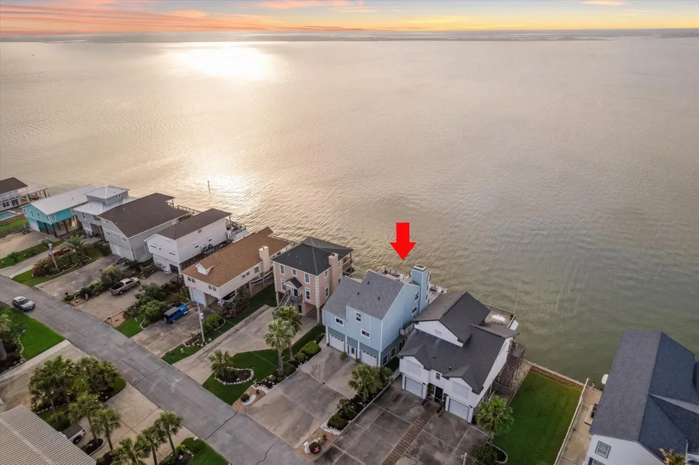 251 Isles End Road Tiki Island, TX 77554
