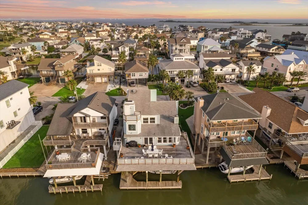 251 Isles End Road Tiki Island, TX 77554