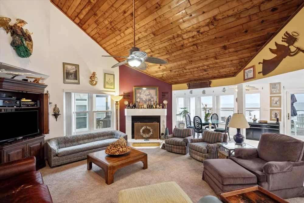 251 Isles End Road Tiki Island, TX 77554