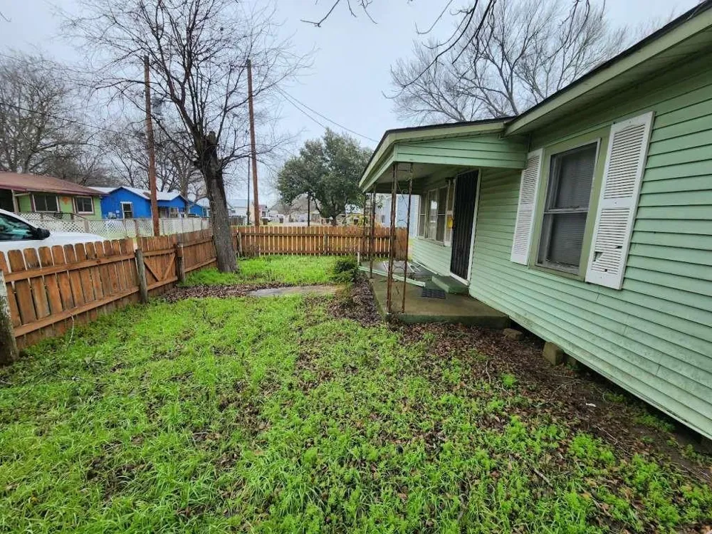 604 Juarez Street Lockhart, TX 78644