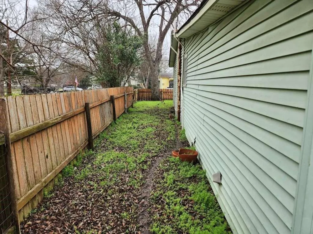 604 Juarez Street Lockhart, TX 78644