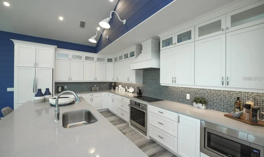 212 SPRING AVENUE Anna Maria, FL 34216
