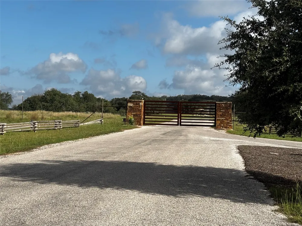 8 , Calle Del Sol Drive Fredericksburg, TX 78624