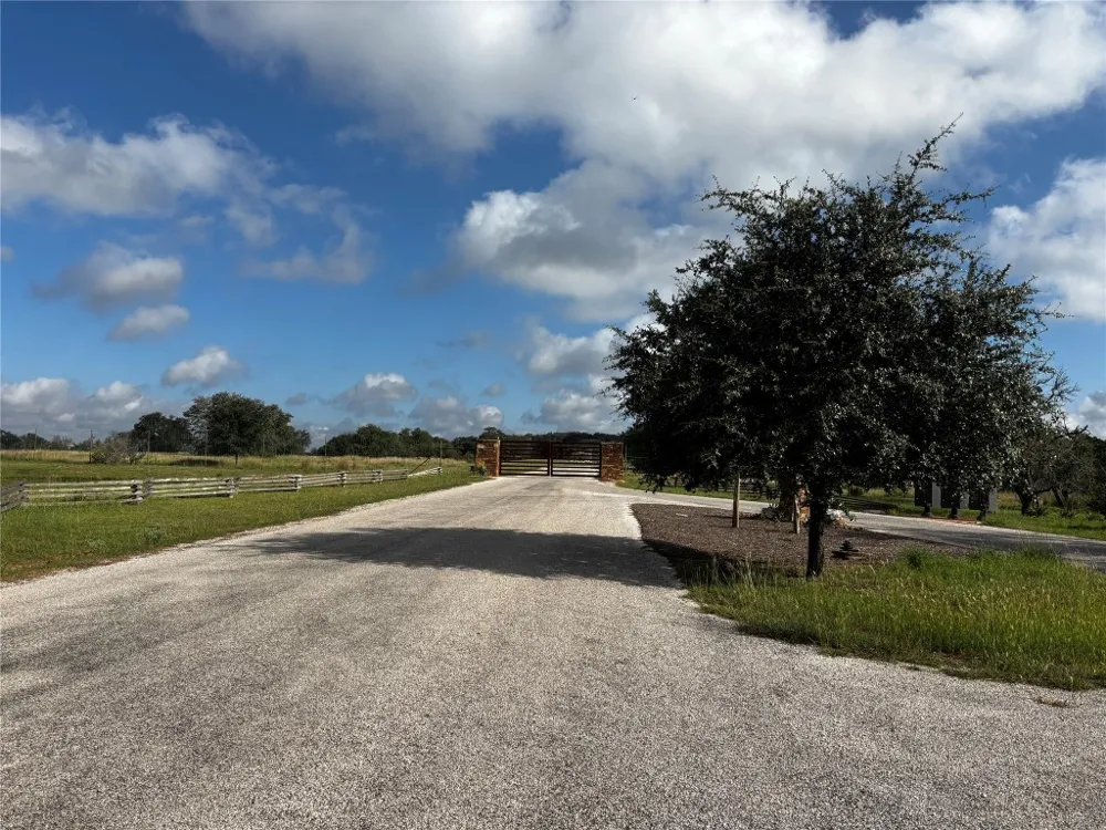 8 , Calle Del Sol Drive Fredericksburg, TX 78624