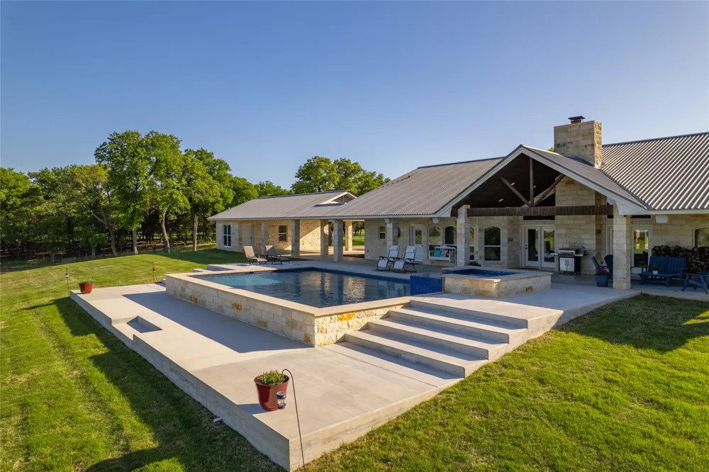 4503 FM 1715 Lampasas, TX 76550