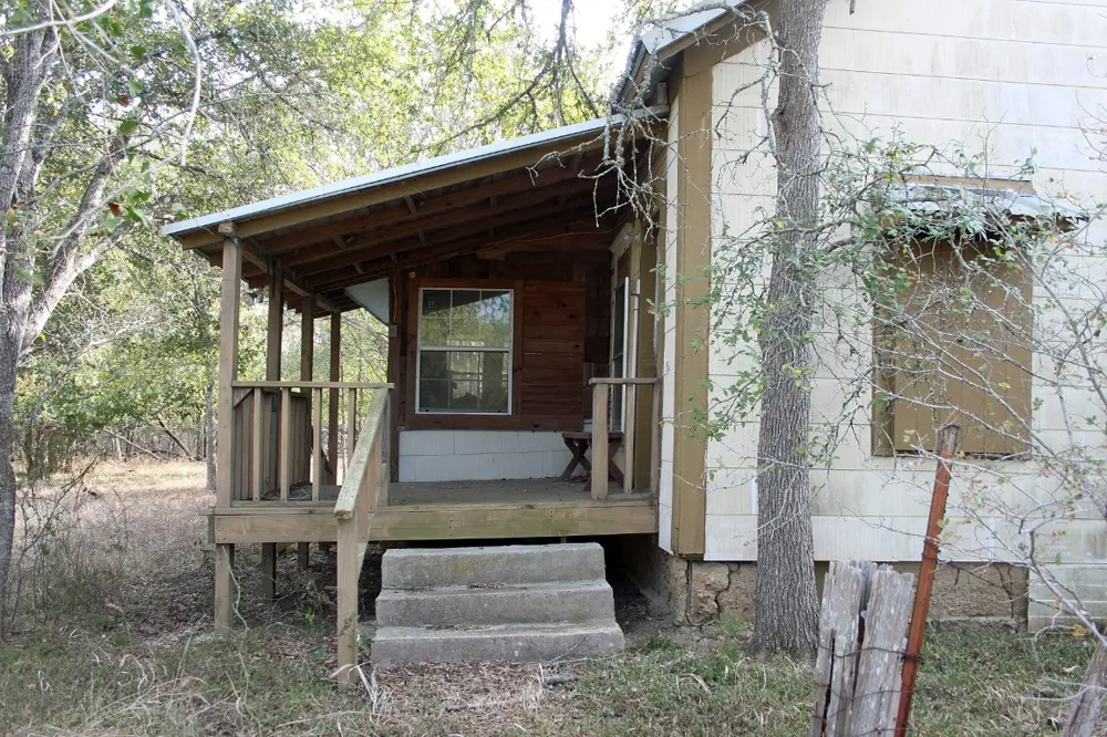 7887 Pettytown Road Red Rock, TX 78662