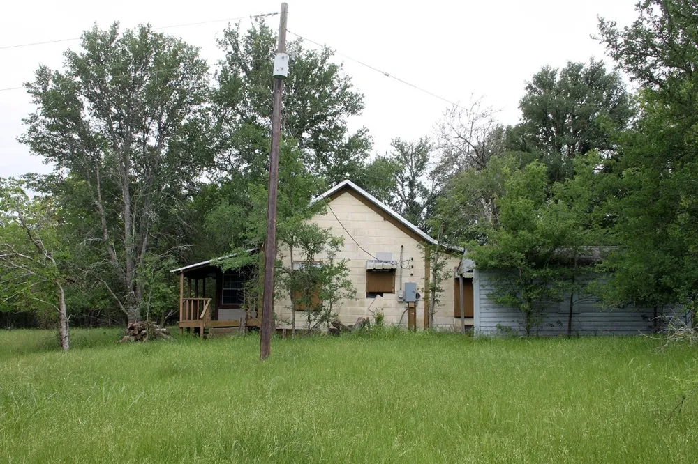 7887 Pettytown Road Red Rock, TX 78662