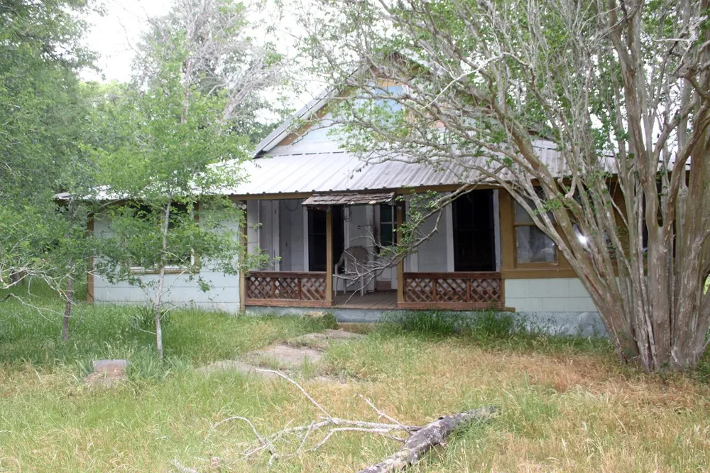 7887 Pettytown Road Red Rock, TX 78662