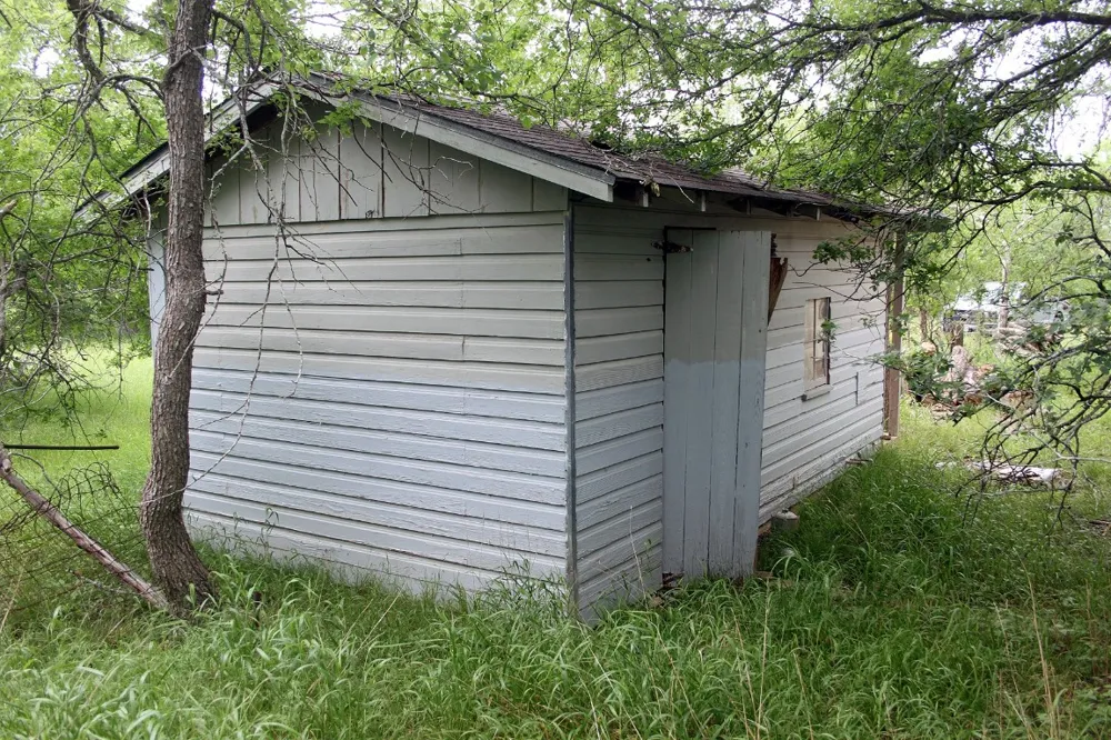 7887 Pettytown Road Red Rock, TX 78662
