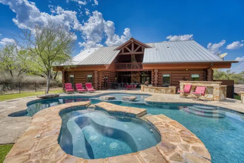 101 Log Country Cove