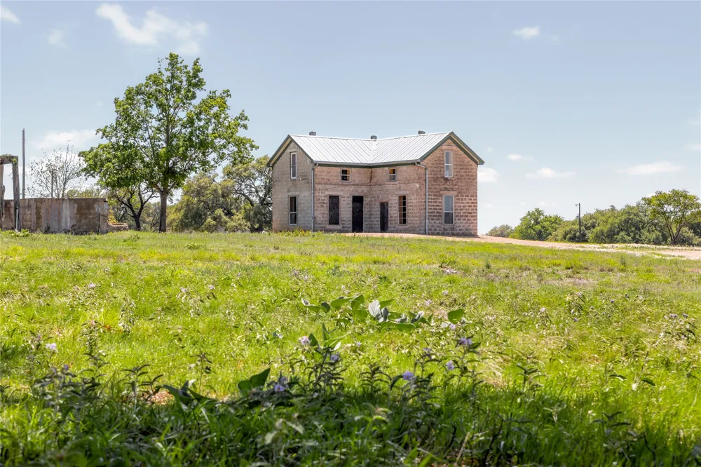 9695 W US 290 Highway Hye, TX 78635