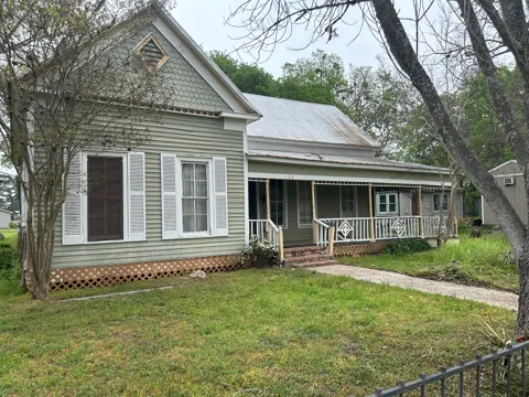 211 E Thigpen Street