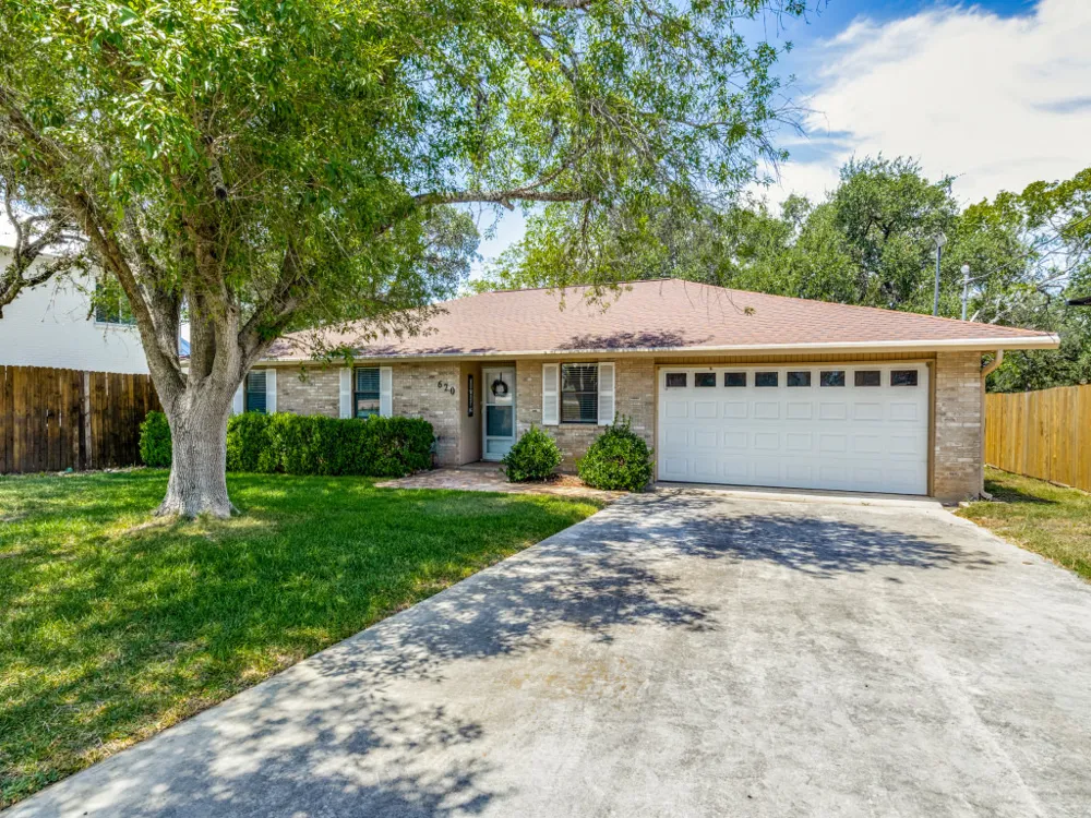 620 Lake Island Drive Canyon Lake, TX 78133
