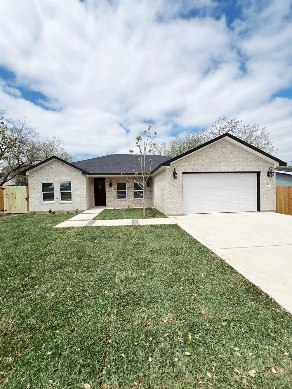 614 S Middle Street Flatonia, TX 78941
