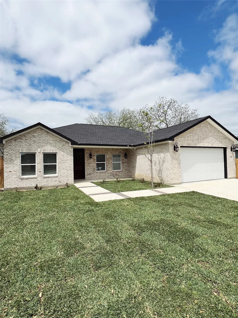 614 S Middle Street Flatonia, TX 78941