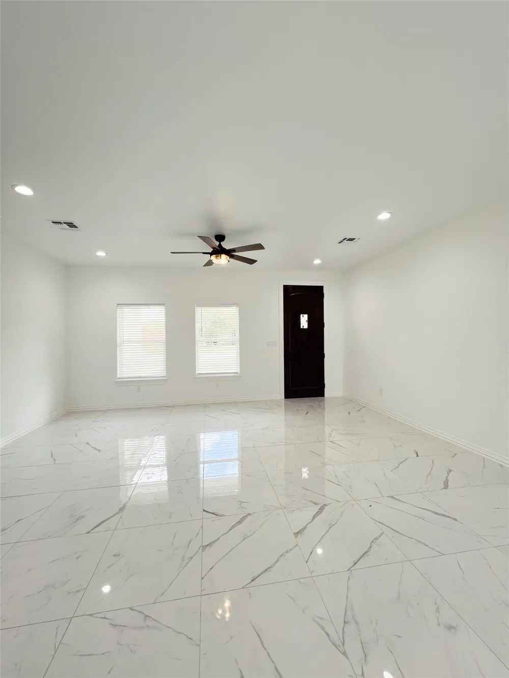 614 S Middle Street Flatonia, TX 78941