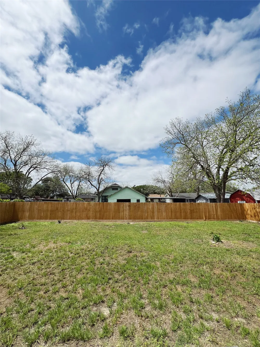 614 S Middle Street Flatonia, TX 78941