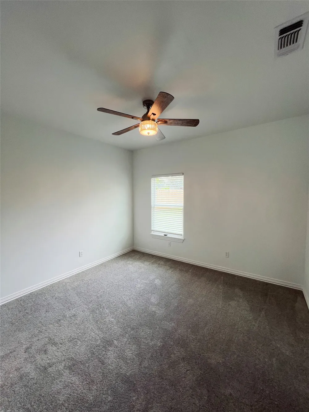 614 S Middle Street Flatonia, TX 78941