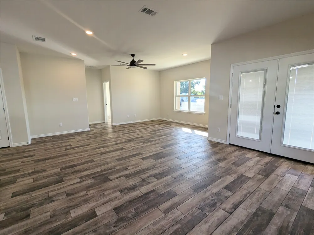 1714 E Avenue G Lampasas, TX 76550