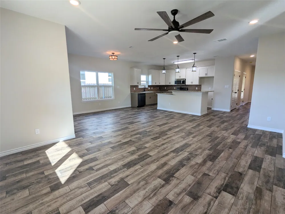 1714 E Avenue G Lampasas, TX 76550