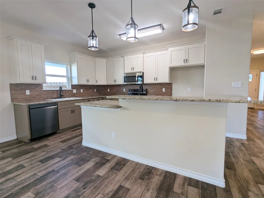 1714 E Avenue G Lampasas, TX 76550