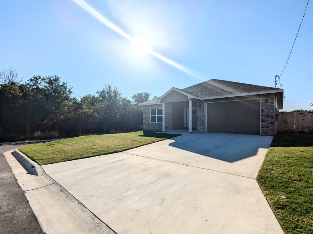 1714 E Avenue G Lampasas, TX 76550