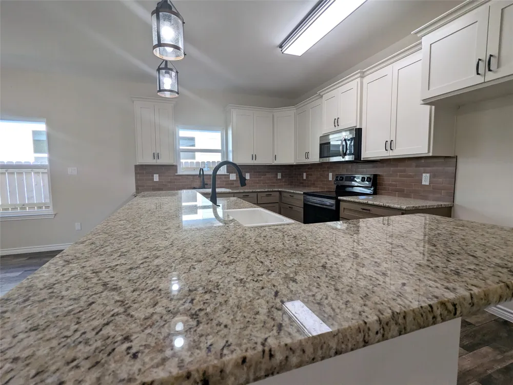 1714 E Avenue G Lampasas, TX 76550