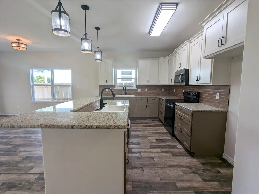1714 E Avenue G Lampasas, TX 76550