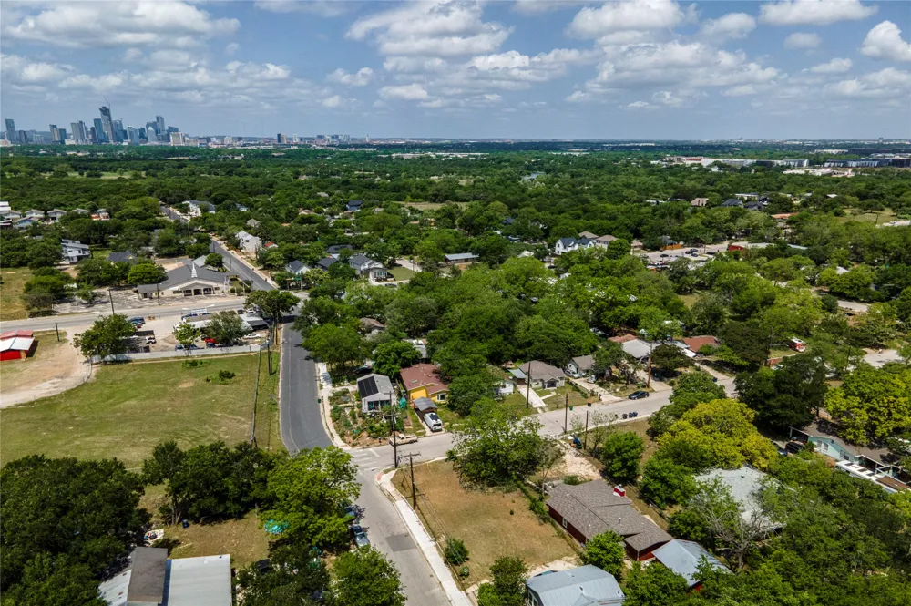 6402 Ponca Street Austin, TX 78741