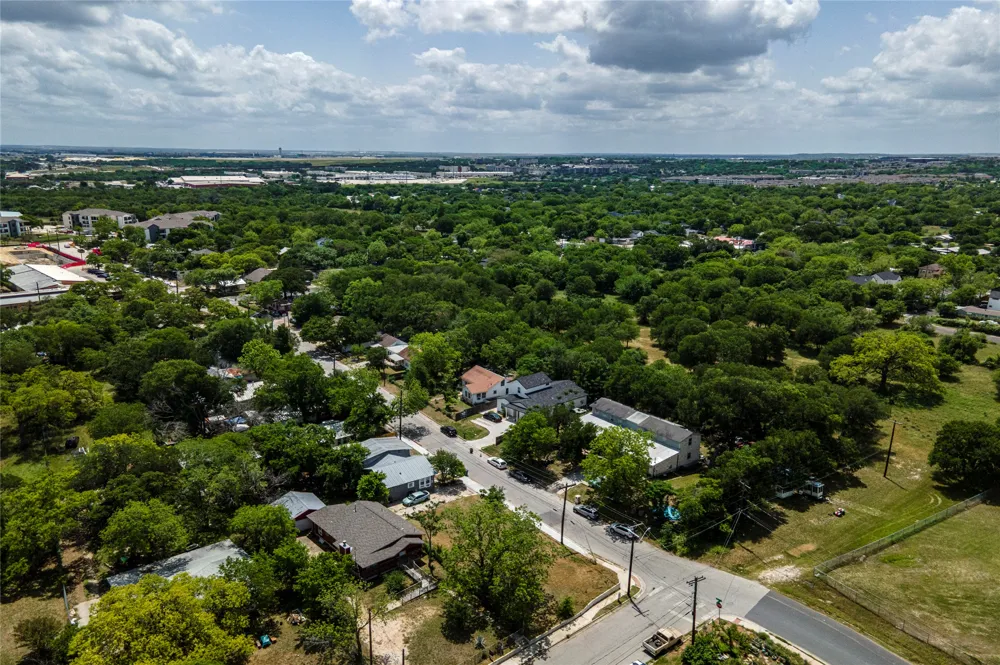 6402 Ponca Street Austin, TX 78741