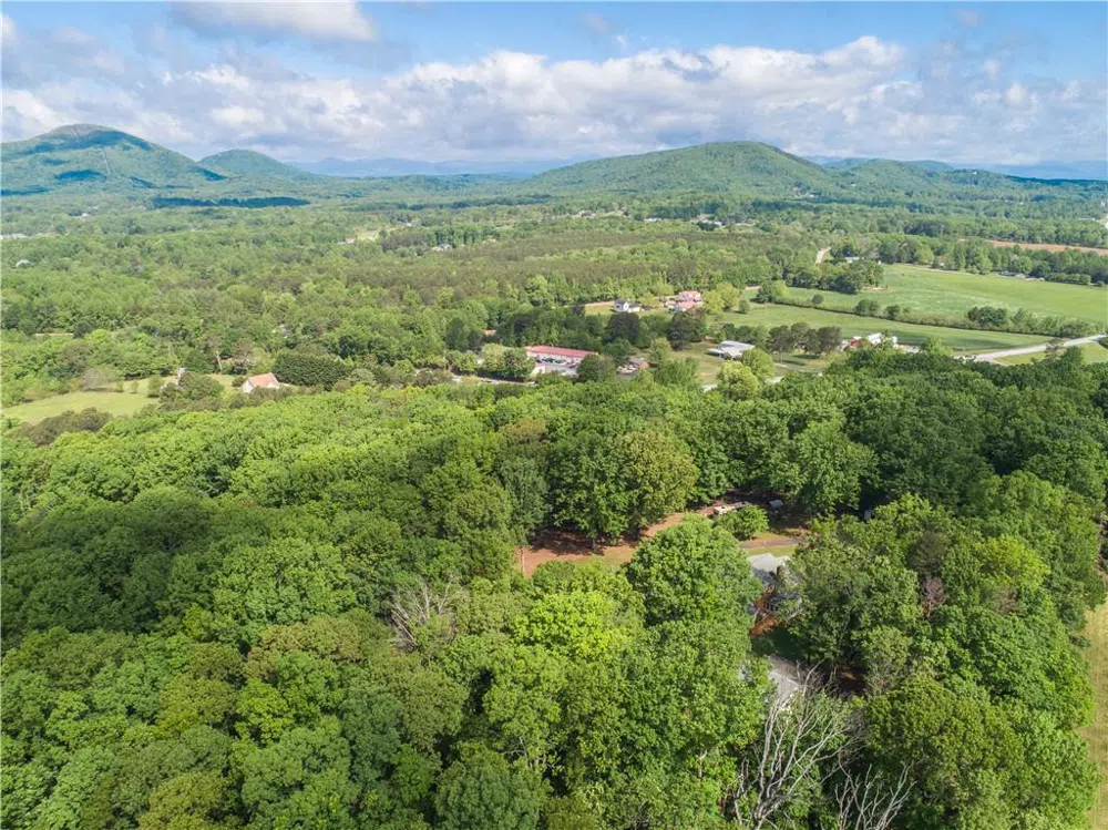 6580 Cleveland Highway Clermont, GA 30527