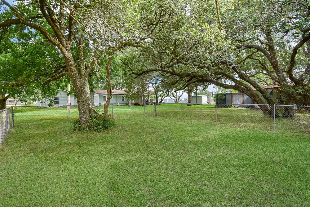 1551 Bayview Drive Palacios, TX 77465