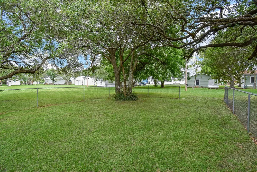 1551 Bayview Drive Palacios, TX 77465