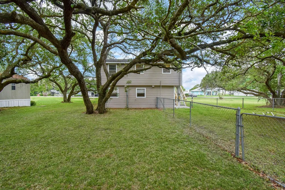 1551 Bayview Drive Palacios, TX 77465