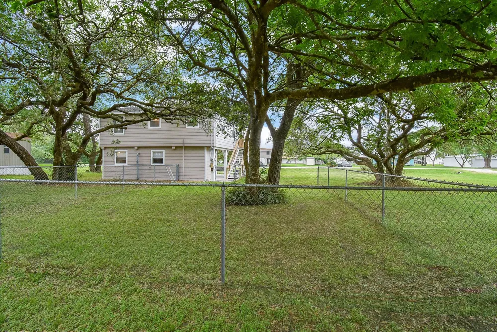 1551 Bayview Drive Palacios, TX 77465