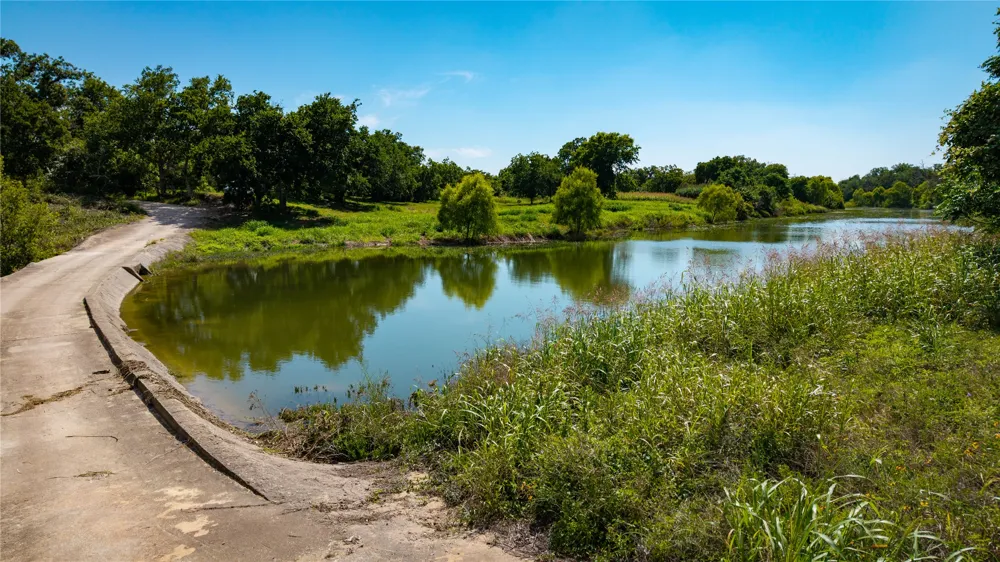 Lost Acres Loop Blanco, TX 78606