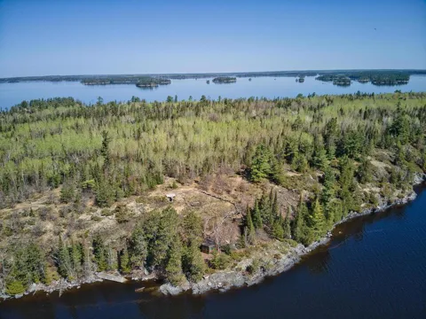 2116 Red Crest Island