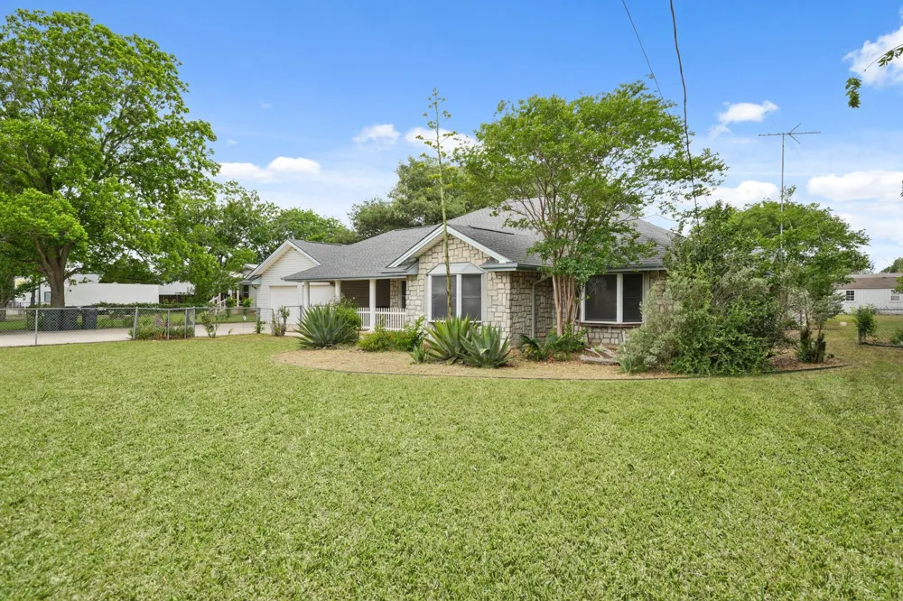 6625 E Post Road Kyle, TX 78640