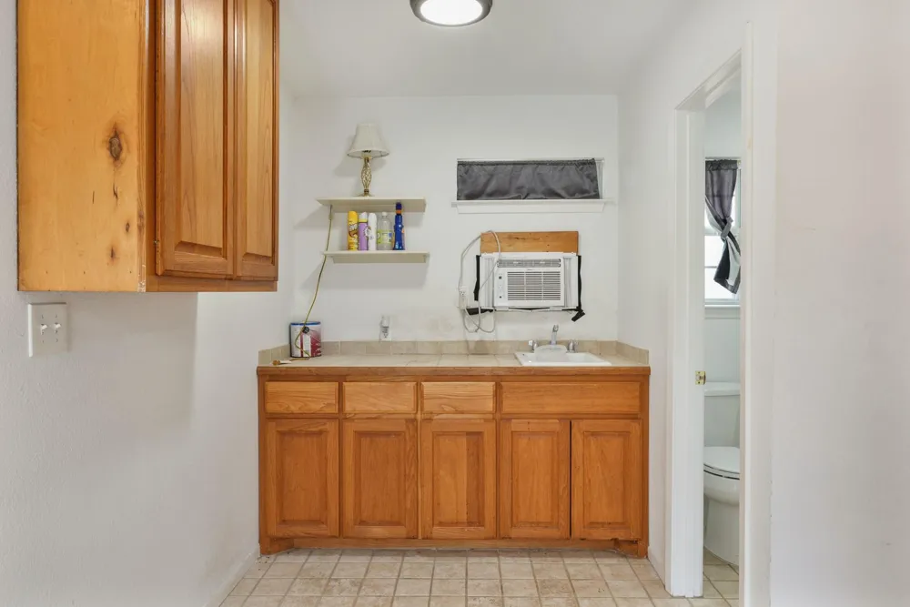 6625 E Post Road Kyle, TX 78640