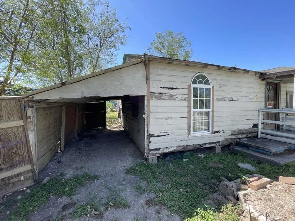 1017 W Buchanan Street Harlingen, TX 78550