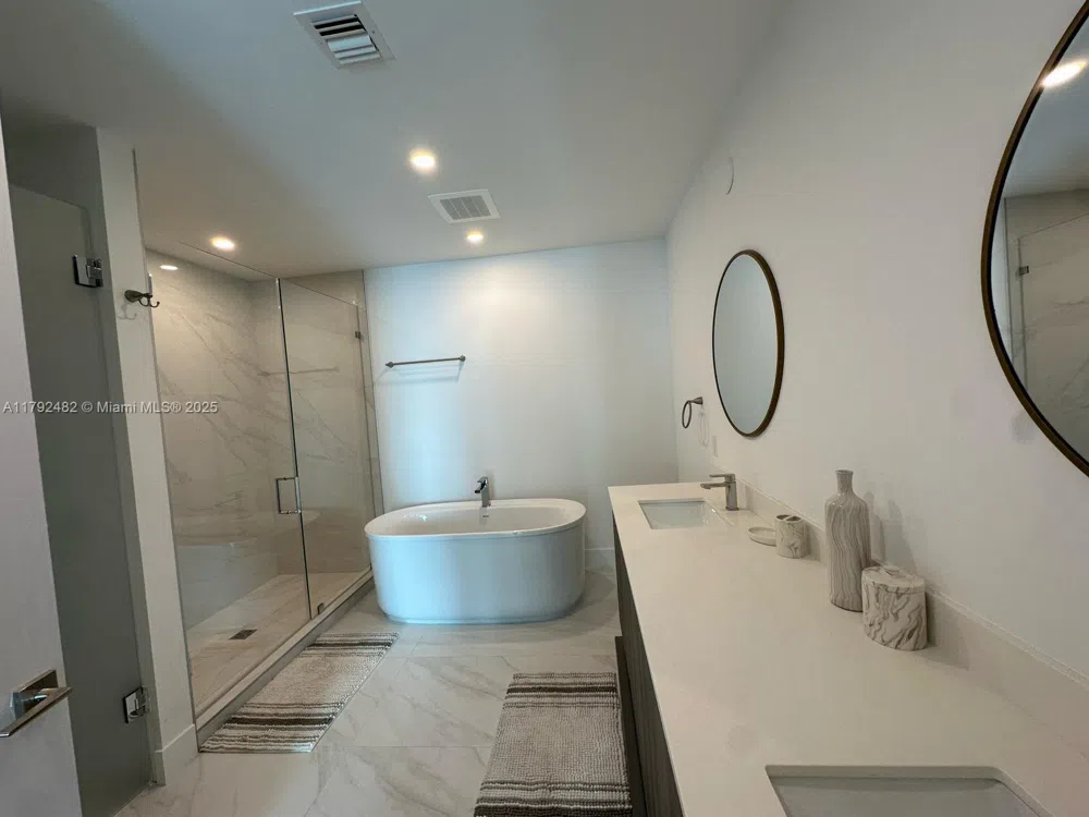 17550 Collins Ave #902 Sunny Isles Beach, FL 33160