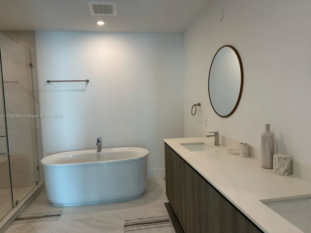 17550 Collins Ave #902 Sunny Isles Beach, FL 33160