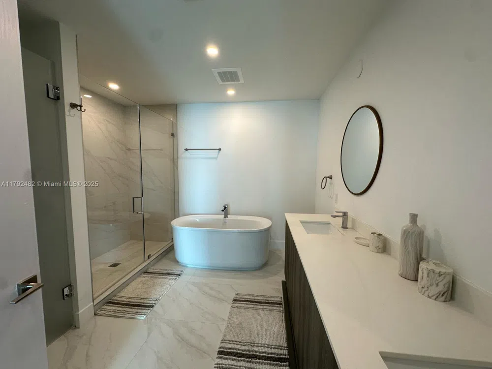 17550 Collins Ave #902 Sunny Isles Beach, FL 33160